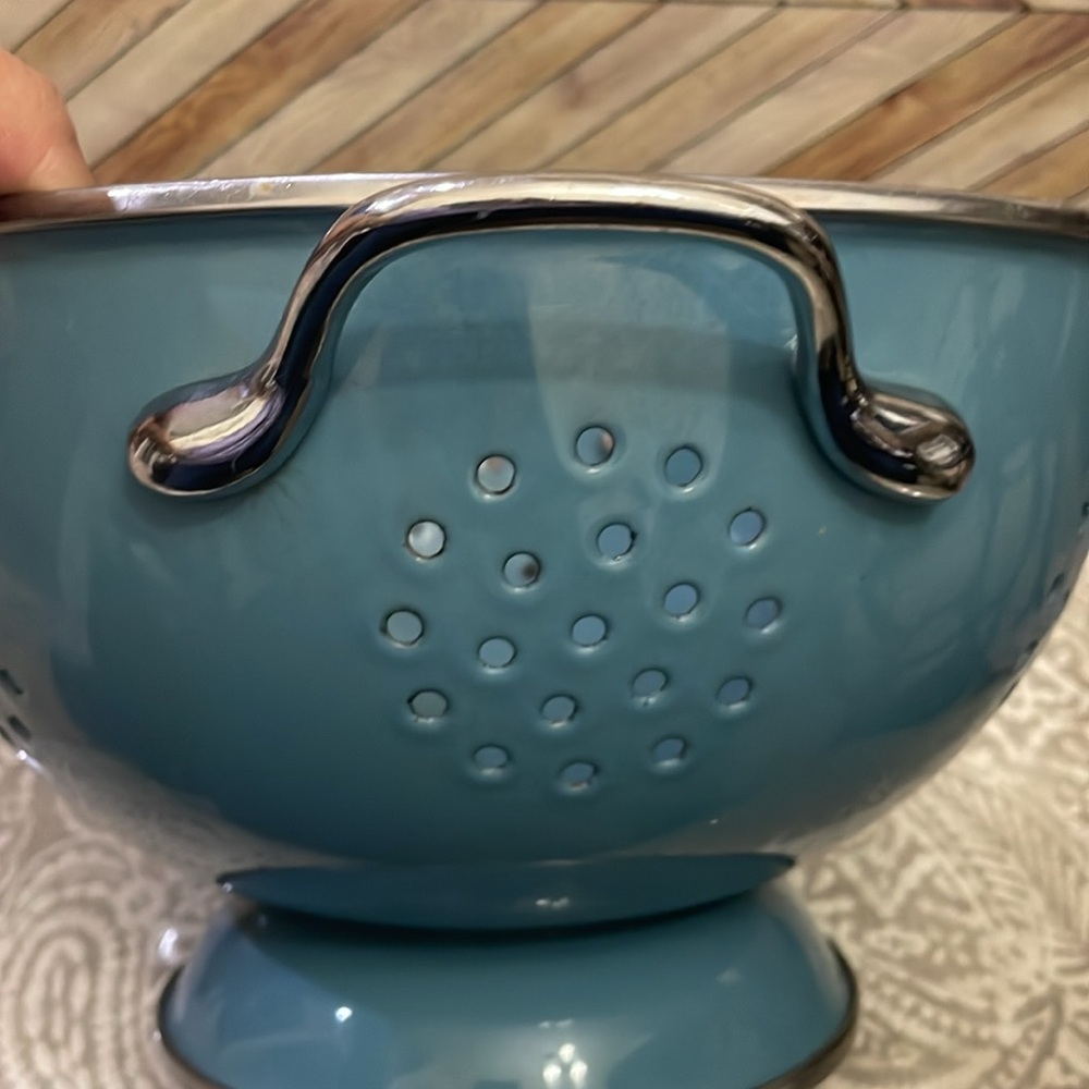 Vintage Blue Enamel metal food strainer colander. 10 x 6.5”. Farm decor - Picture 3 of 7